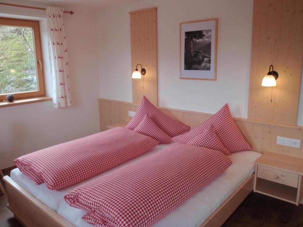 Landhaus Alpenjaeger Hainzenberg Rum bild
