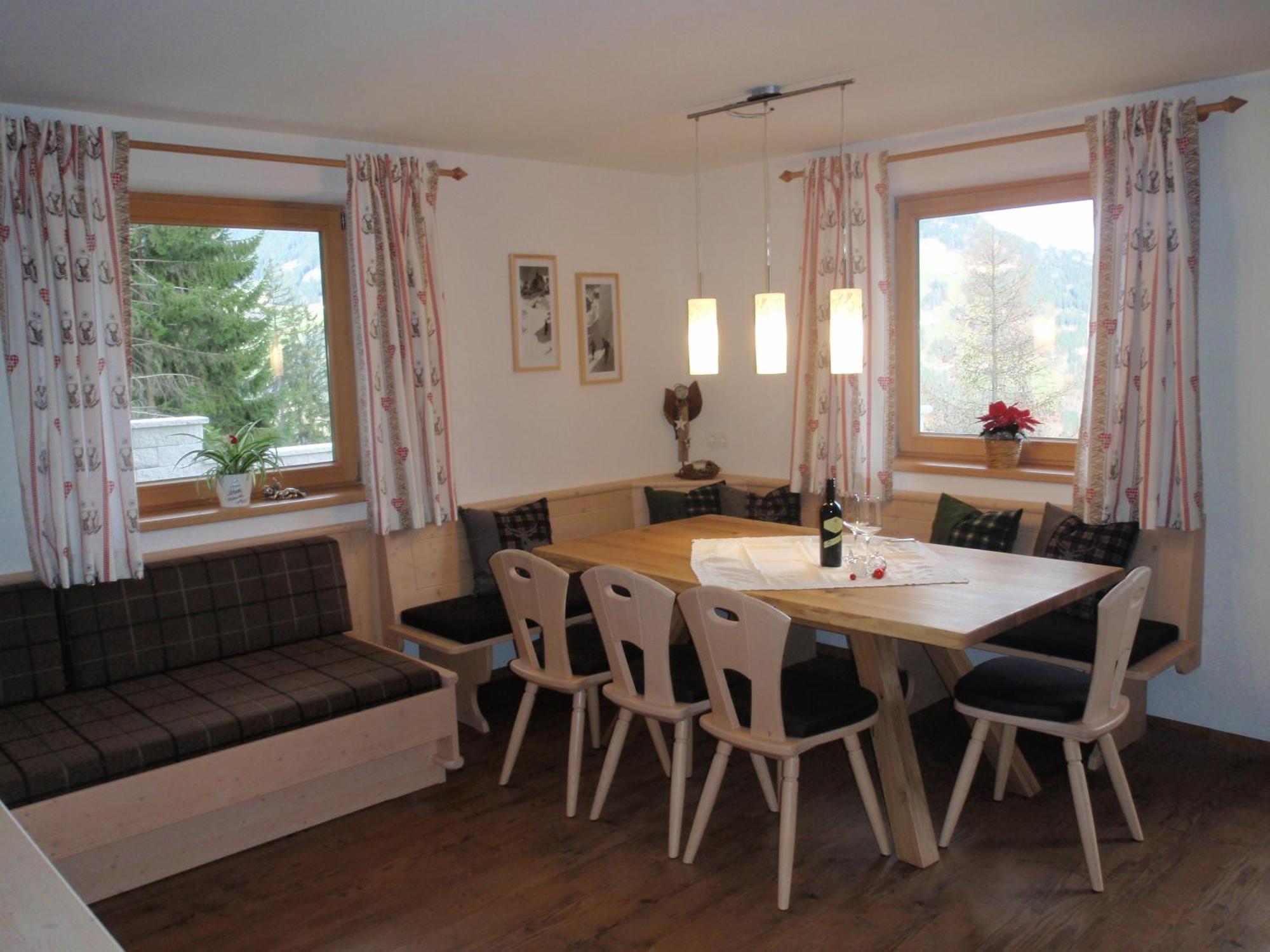 Landhaus Alpenjaeger Hainzenberg Rum bild