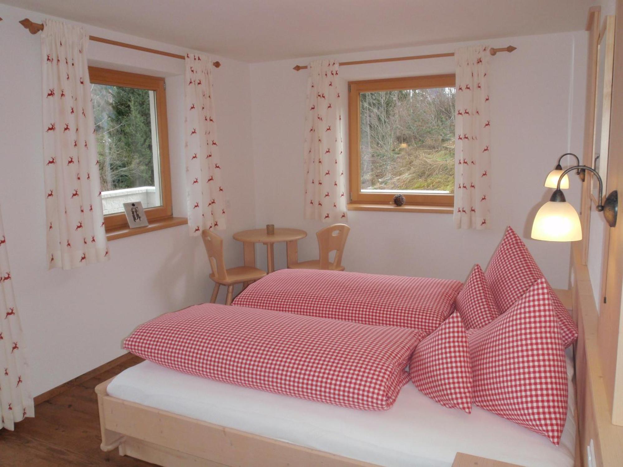 Landhaus Alpenjaeger Hainzenberg Rum bild