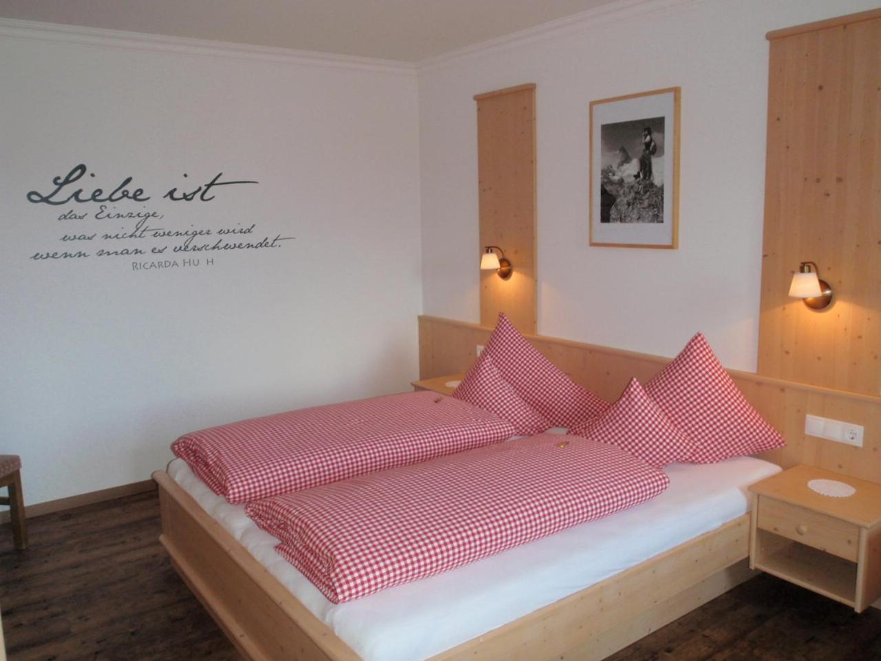 Landhaus Alpenjaeger Hainzenberg Rum bild