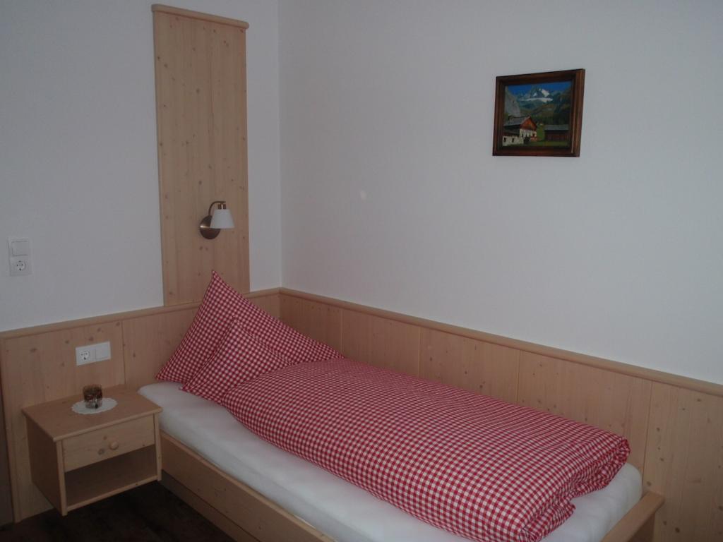 Landhaus Alpenjaeger Hainzenberg Rum bild